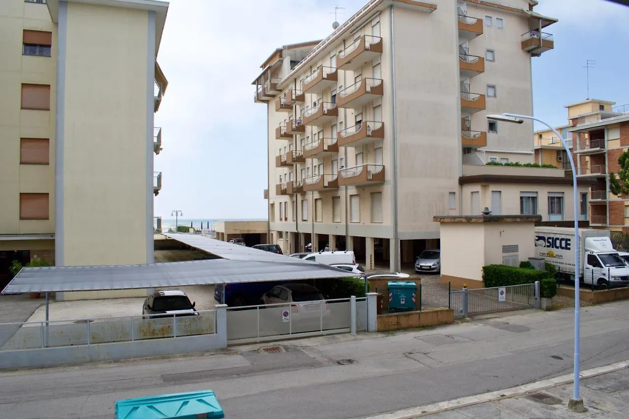 Appartamento Saturno N. 18 - Vista Mare - 4° Piano Con Ascensore Lido di Jesolo Apartment